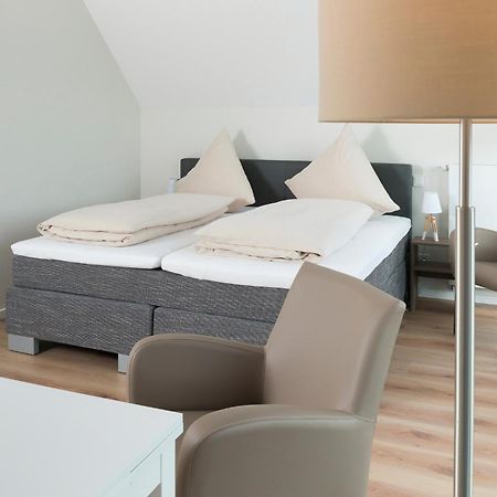 Ostsee - Reetdachhaus Nr 36 "Warder" Im Strand Resort Heiligenhafen Exteriör bild